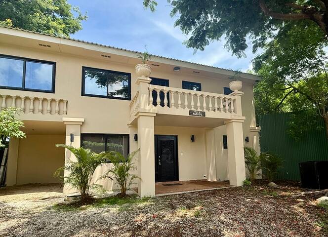 Surfer’s Villa 5 min walk to the beach