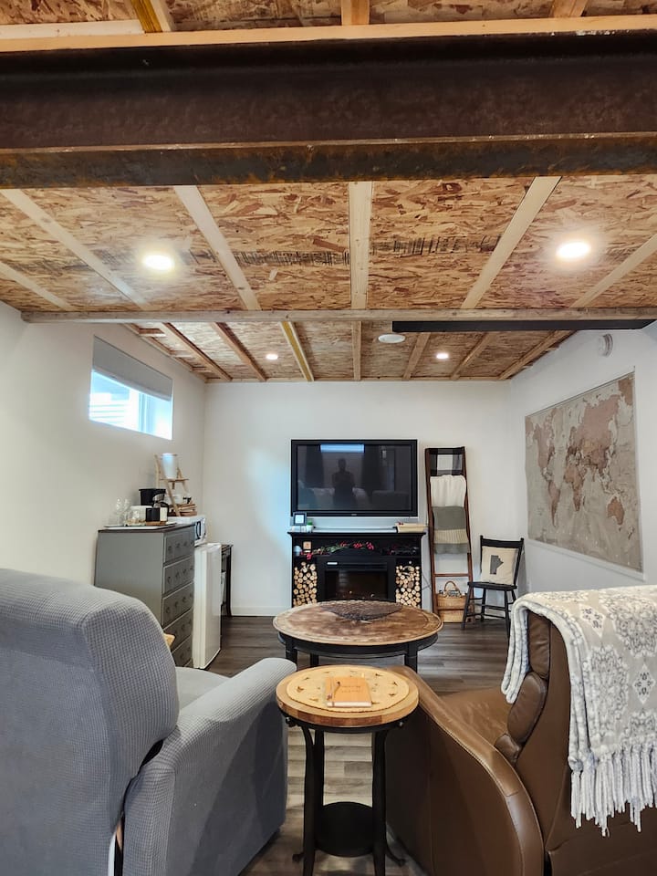 Cozy Private Studio Suite. - Manitoba
