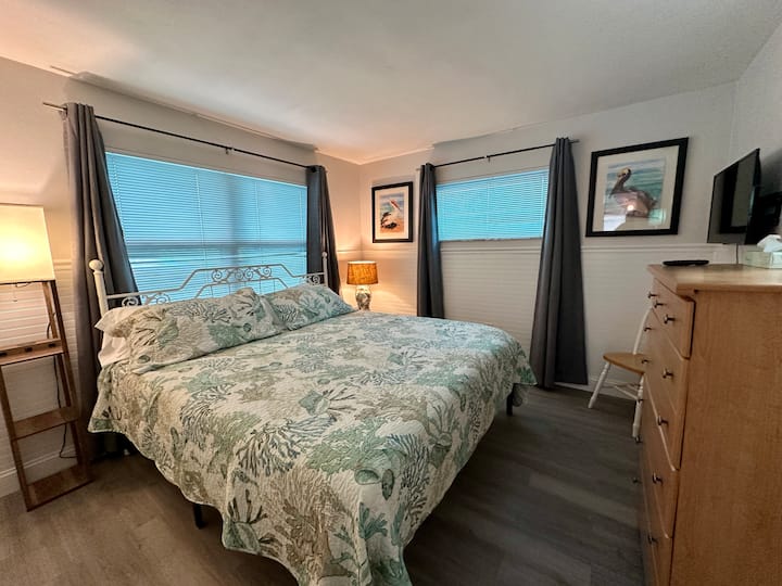 King bed, Roku smart TV, bedside table with charging station.