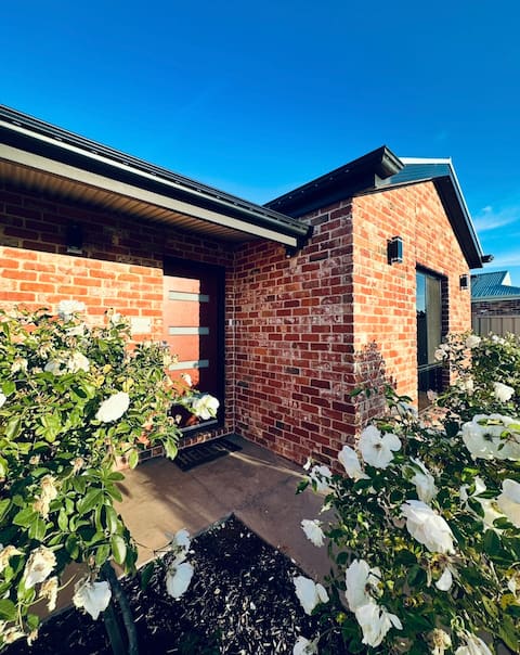 Refrigerated aircon Relax on Riverside- Mildura