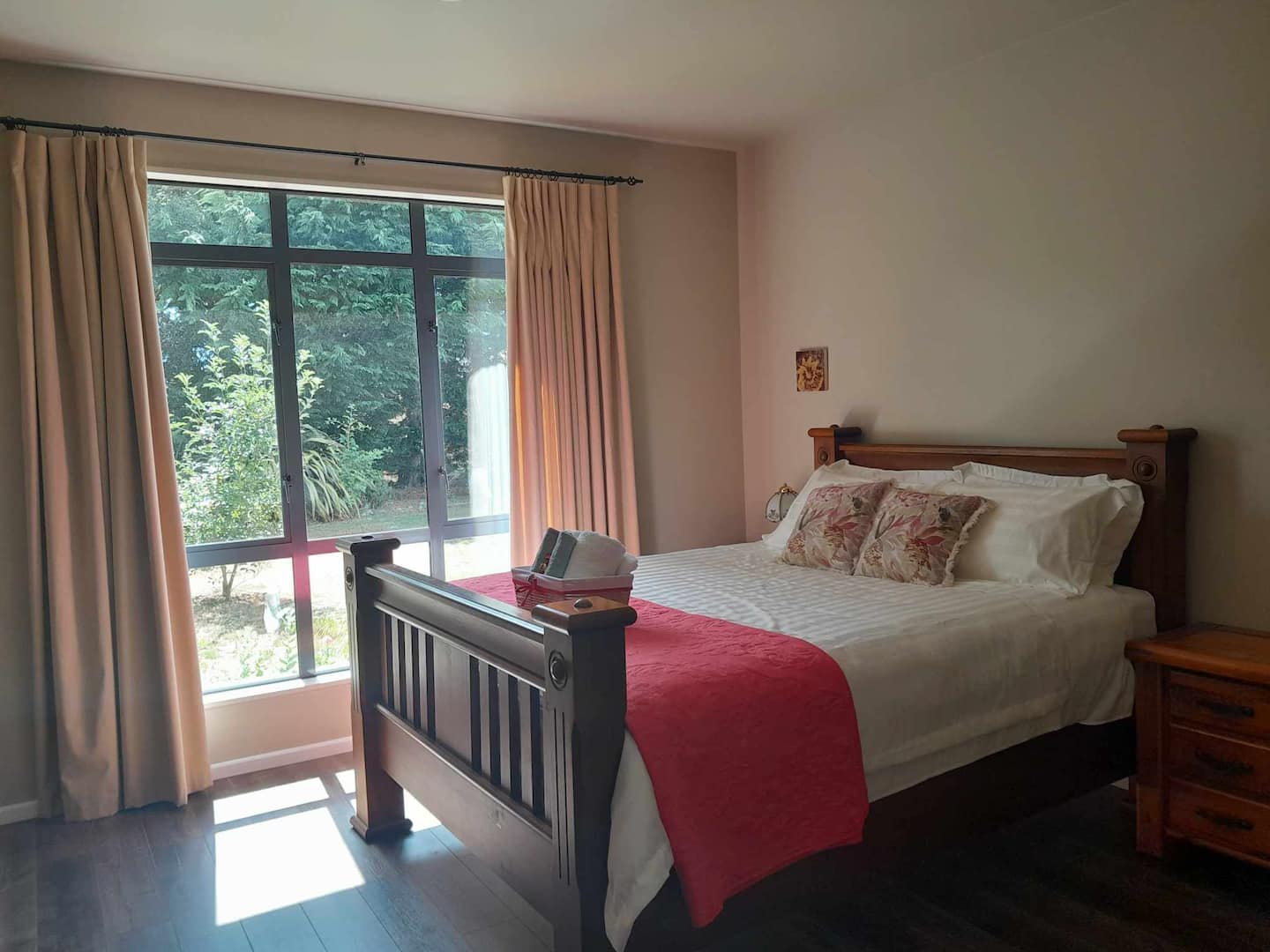 Springfield Retreat -King Room With Own Bathroom 3