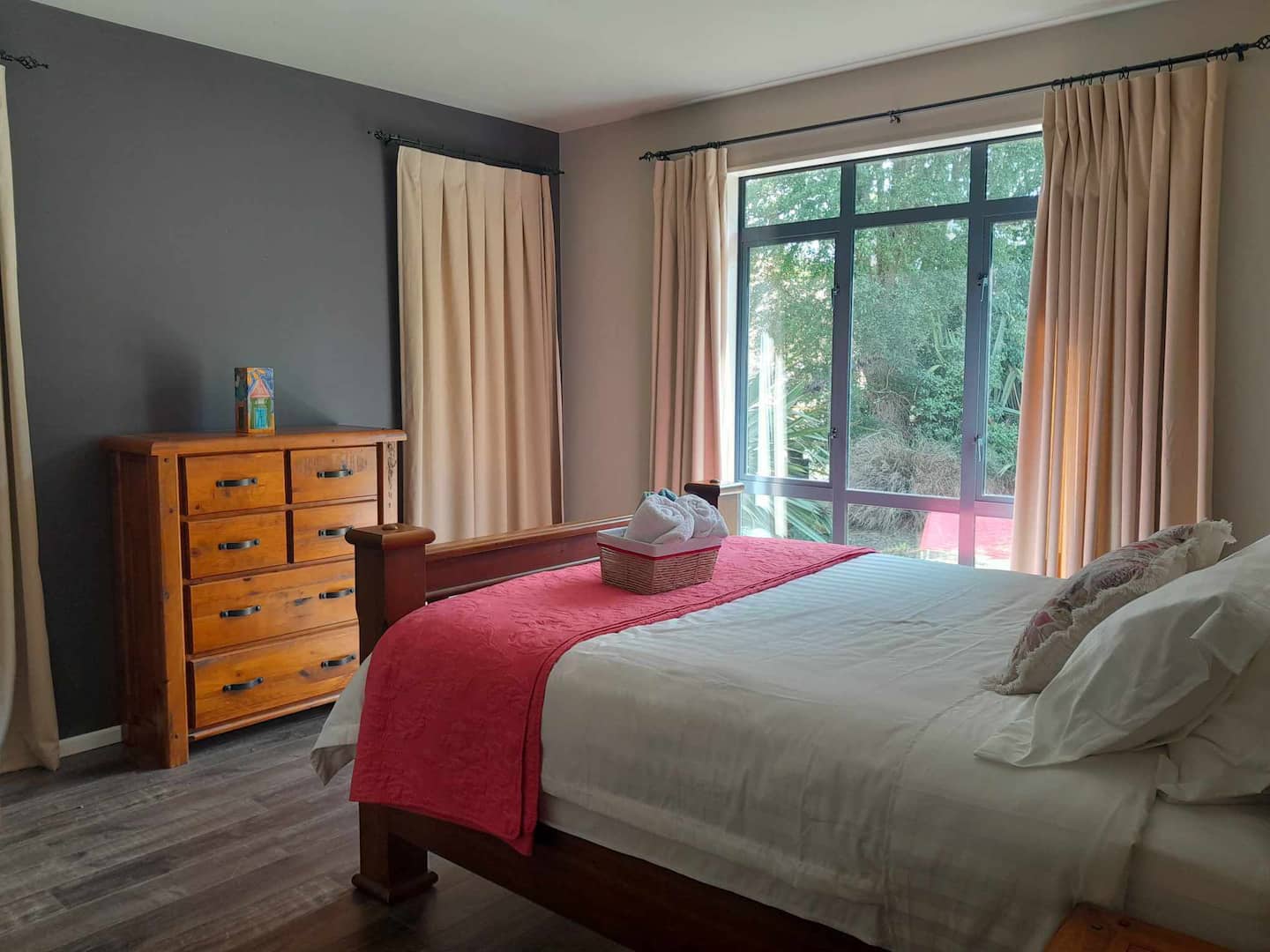 Springfield Retreat -King Room With Own Bathroom 5