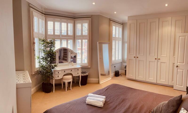 Great central 5 bed home, ideal for Wimbledon gallery image 4