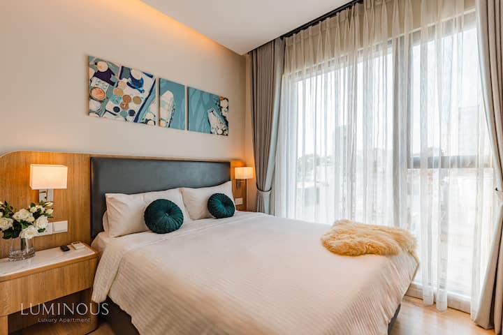 -第二大卧室配有标准双人床，可一览无余地欣赏西贡的美景我们为房客提供所有干净整洁的床上用品