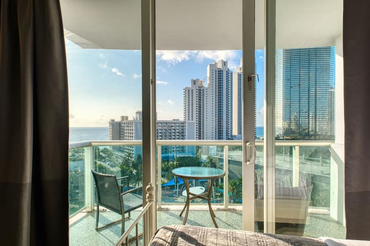 Oceanview Terrace/beach 4 Min Walk/fifa World Cup - Surfside, FL