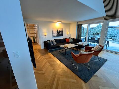 Stort renoveret hus, midt i byen