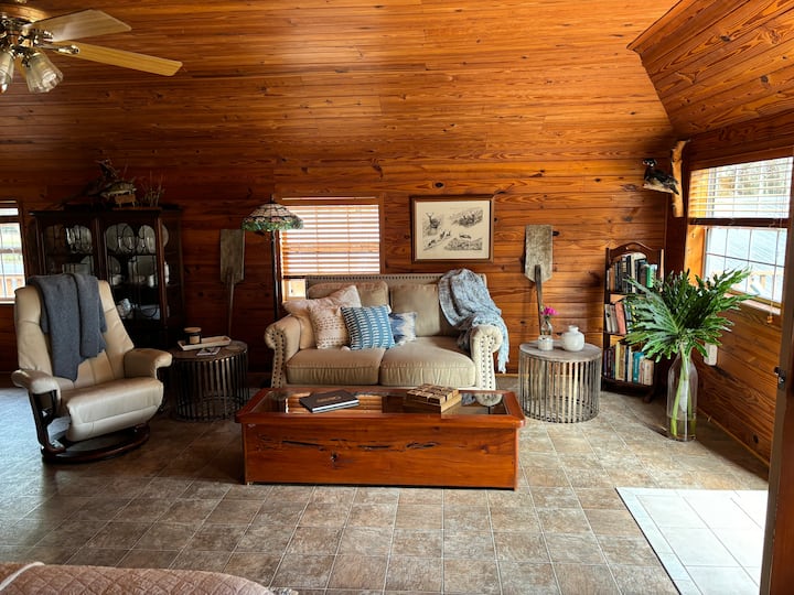 Lake Broward Guest House-boatdock, Nightly Rentals - Crescent City, FL