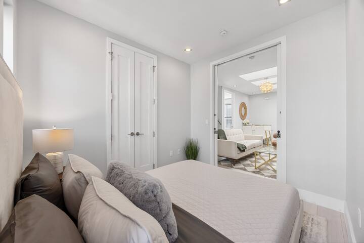 Lux Modern + Private Rooftop + W/D + Elevator gallery image 3