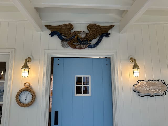 Historic coastal charmer sleeps 12 by the beach! gallery image 2