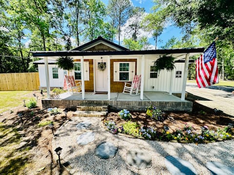 The 1940’s Wicker Cottage/ Dog Friendly & Fenced