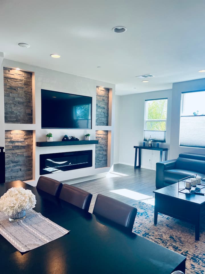 Modern Townhouse Close To Beach (30-night Minimum) - Oceanside, CA