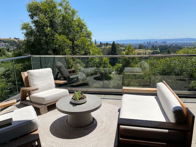 Modern view home – Oakland Hills gallery image 5