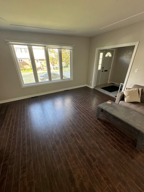 Top Airbnb: Bright 3BR Home w/ Deck & Parking in Old Churchill Park