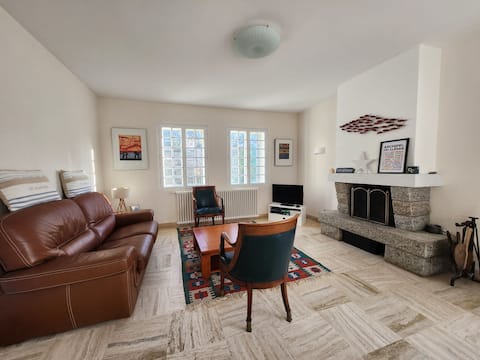 Airbnb performant: Large beachfront house | enclosed garden | Wi-Fi à Concarneau