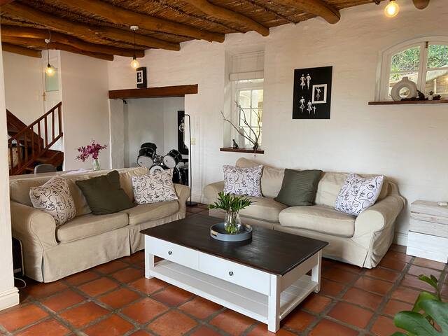 Hout Bay Stay | Large Pool, BBQ & Scenic Views gallery image 4