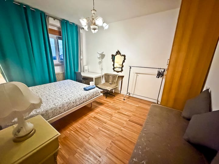 Private King Size Bedroom Near Metro - Monza