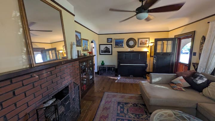 Beautiful House Near Uw & Downtown W/hot Tub - Laramie, WY