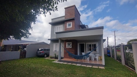 Large house, swimming pool, 700 meters from the beach