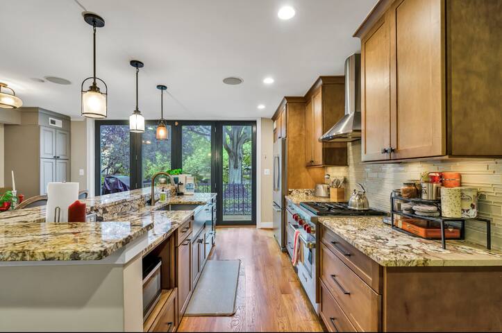 Spacious Townhome At The Wharf DC gallery image 3