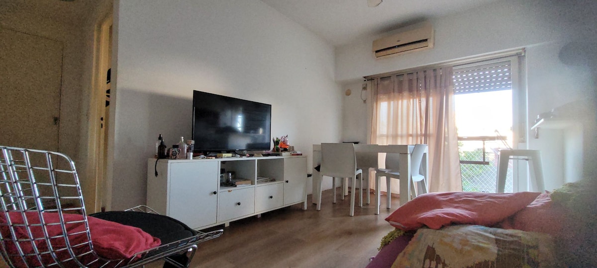 Quarto privativo em apartamento em Villa Crespo
