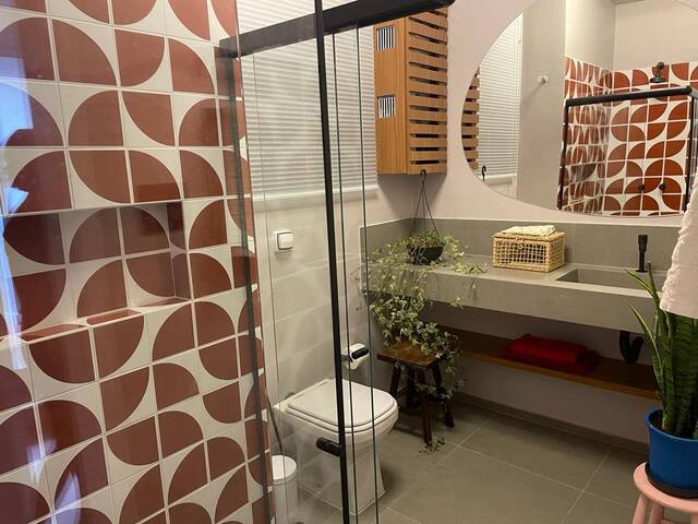 Sophisticated 3 bedrooms with an incredible view! gallery image 4