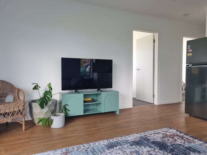 Karaka 2 Bedroom Modern Unit - Pukekohe
