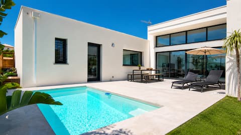Designer Villa • Private Pool • Peaceful