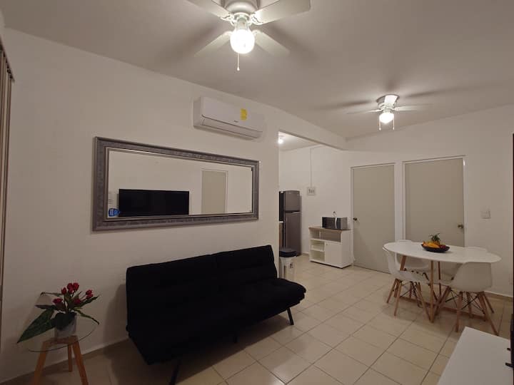 Apartment with Netflix, WiFi, swimming pool, AC