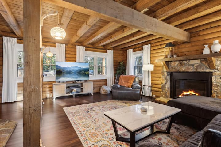 Serene 8ac Log House W/hot Tub! Spacious 4br/2ba - Carrollton, VA