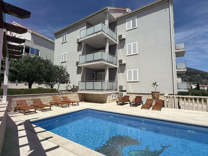 S4 -2br Apartment With Pool View - Bol