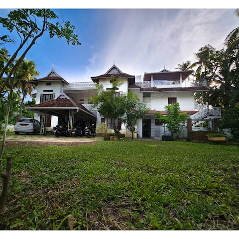 Heritage Homestay with Library,Gym,Movie/Playroom