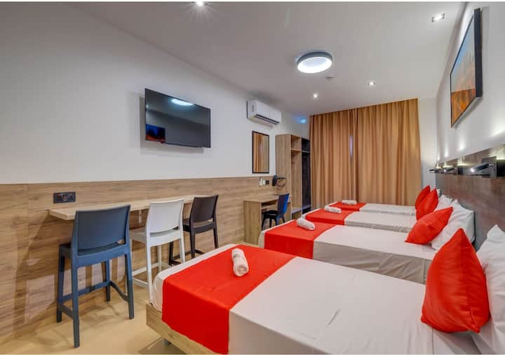 Yellow 9: Studio Apartment In St. Julian's - Malta