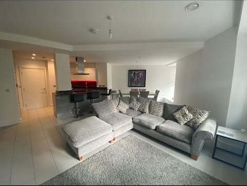 Stylish 2 bedroom Apartment - Bristol centre