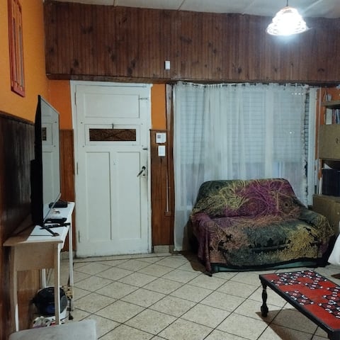 Anuncio de Airbnb popular: The bride and groom en Villa Primera