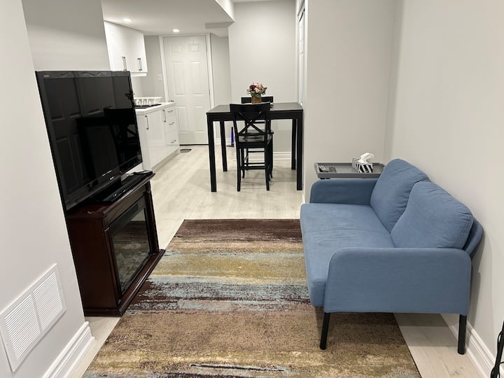 Modern And Clean Basement Apartment - Burlington