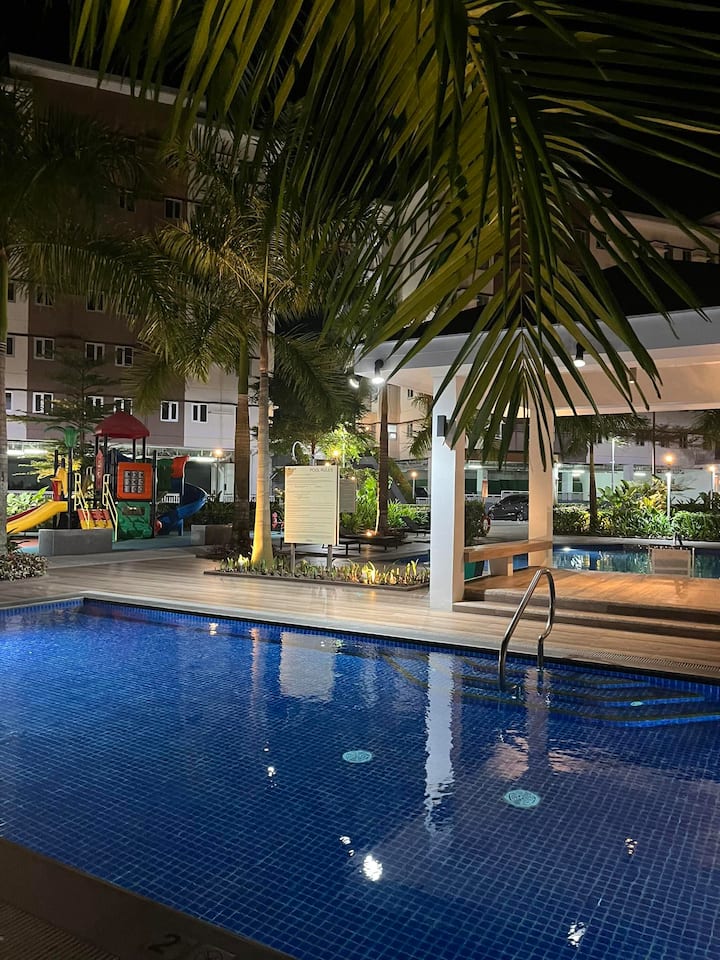 2 Double Bed Family Suite Condotel W 55" Tv - Trece Martires