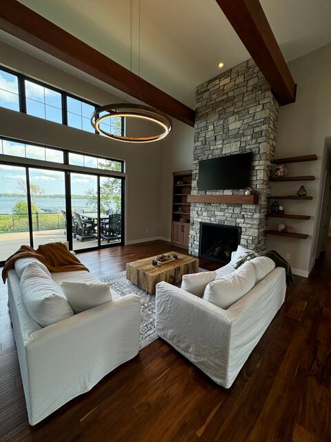New Grand Home On Lake Miltona