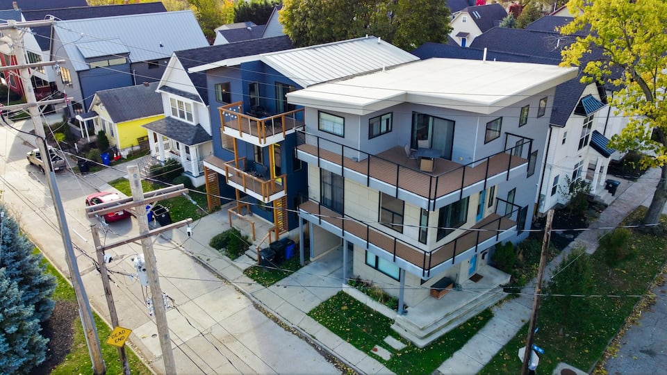 Top-earning Airbnb listing in Cleveland, 7 bedrooms