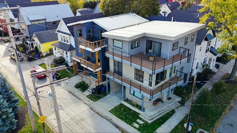 The Double Duck - Sleeps 30! Steps from Downtown