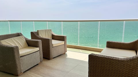Oceanfront apartment, 4 bedrooms