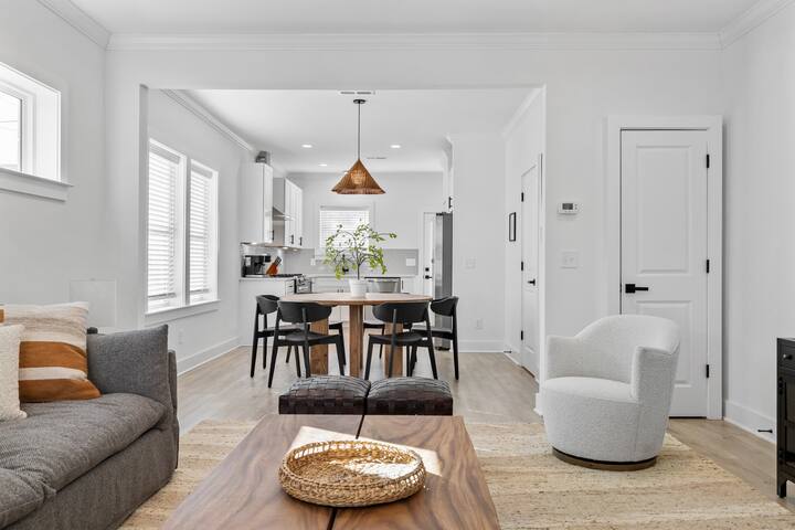 30+ Day Stay – Brand New Luxury House