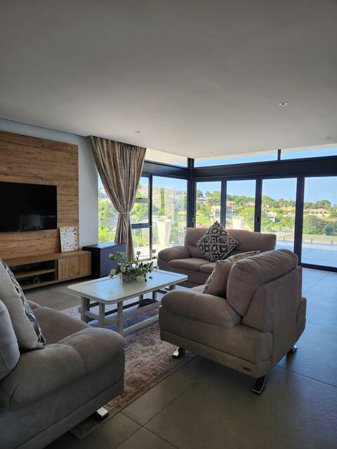 Spacious, SeaView APT w/ backup power - NO alcohol