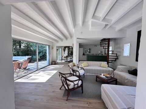 Family villa in private club parc with beach acces