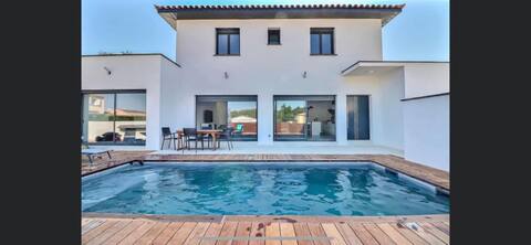 Contemporary Villa with Pool
