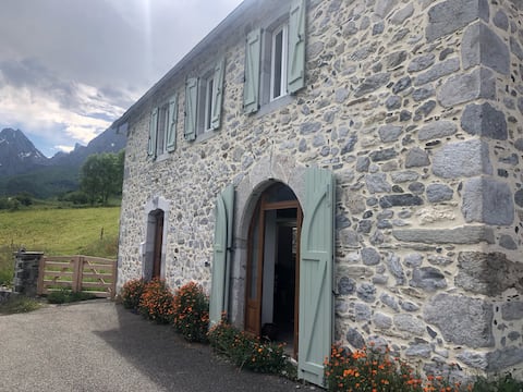 Mountain house in the heart of the Lescun cirque