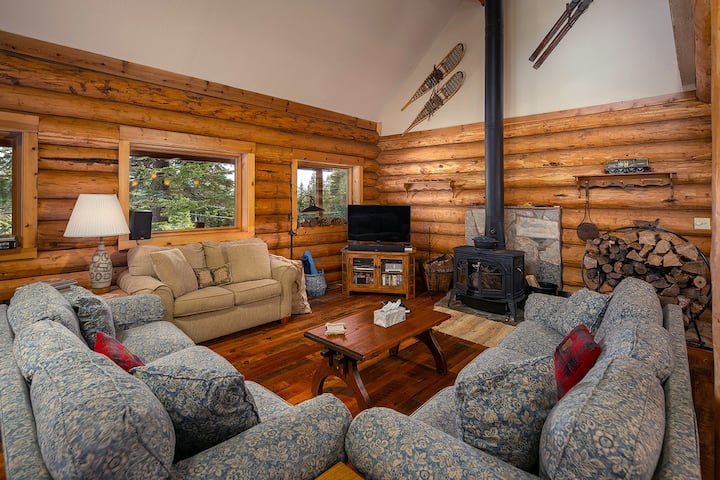 Cozy Log Home Tahoe Donner 

7 Night Minimum - Truckee, CA