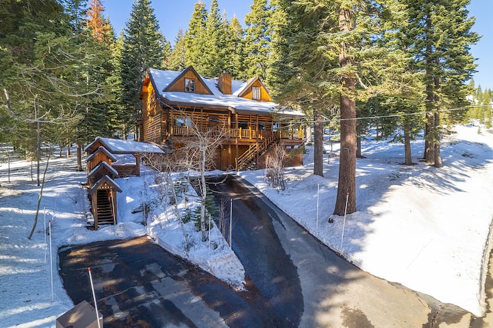 Cozy Log Home Tahoe Donner 

7 Night Minimum - Truckee, CA