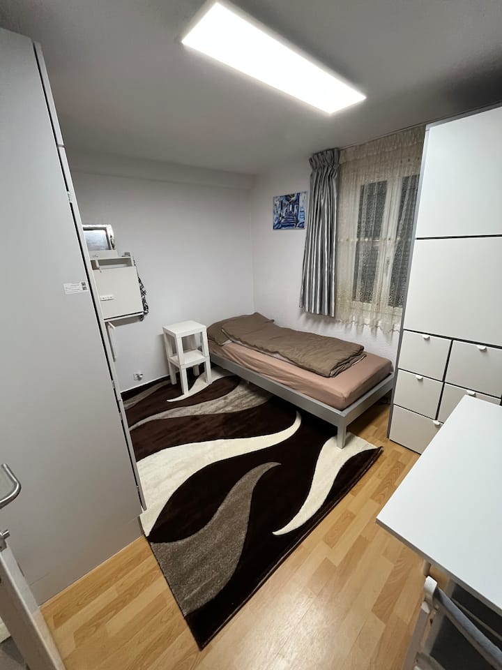 Little Independent Studio Bed & Bathroom & Kitchen - Montreux