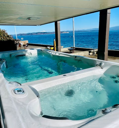 Beachfront home with Pool, Hot Tub, and Fire pit