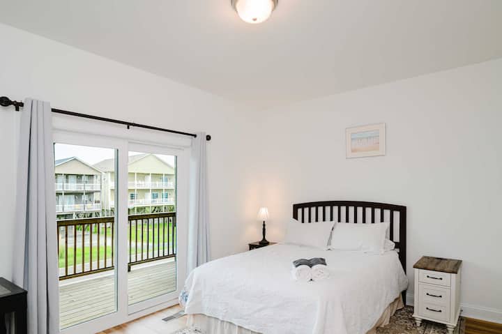 1st Floor: Soft queen bed with bay views